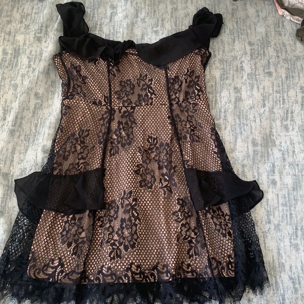 Black lace dress with zipper